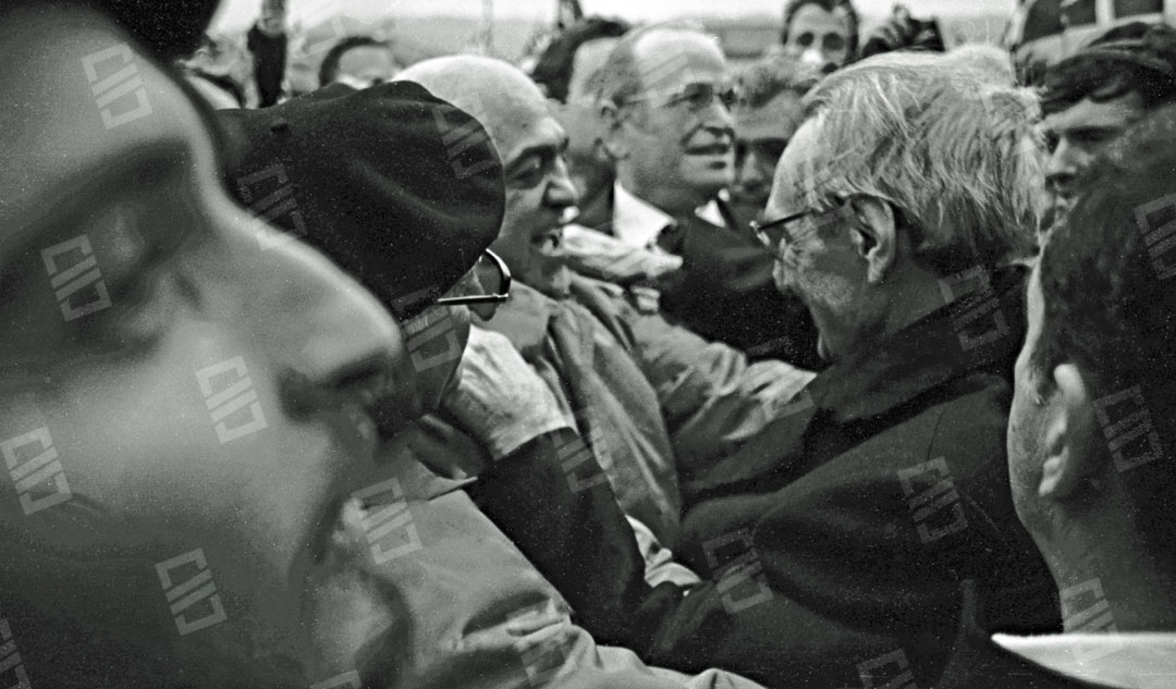 El Lehendakari Leizaola en el aeropuerto de Sondika